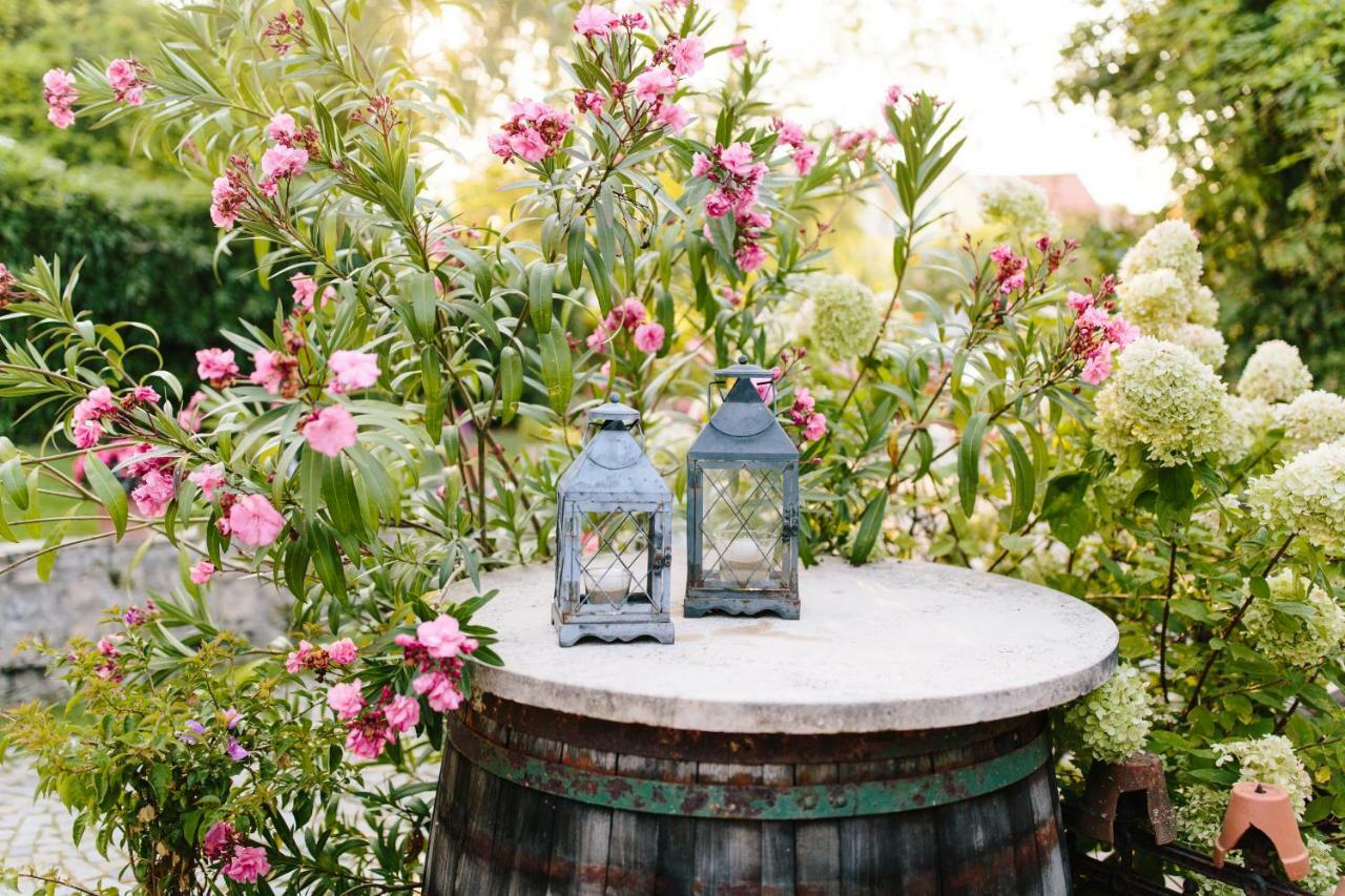 Oleander Romantik Zimmer Trausdorf an der Wulka Eksteriør billede