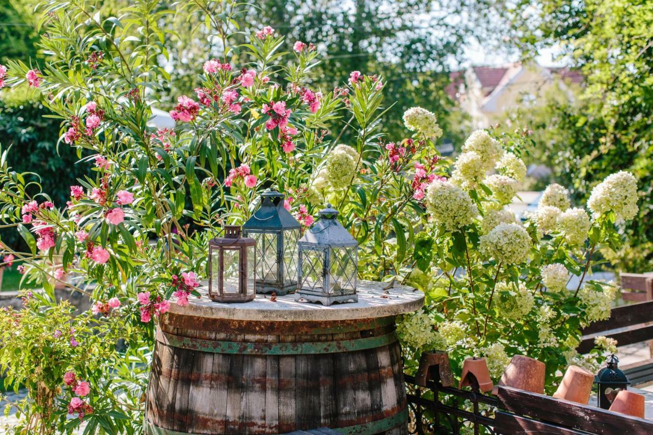 Oleander Romantik Zimmer Trausdorf an der Wulka Eksteriør billede